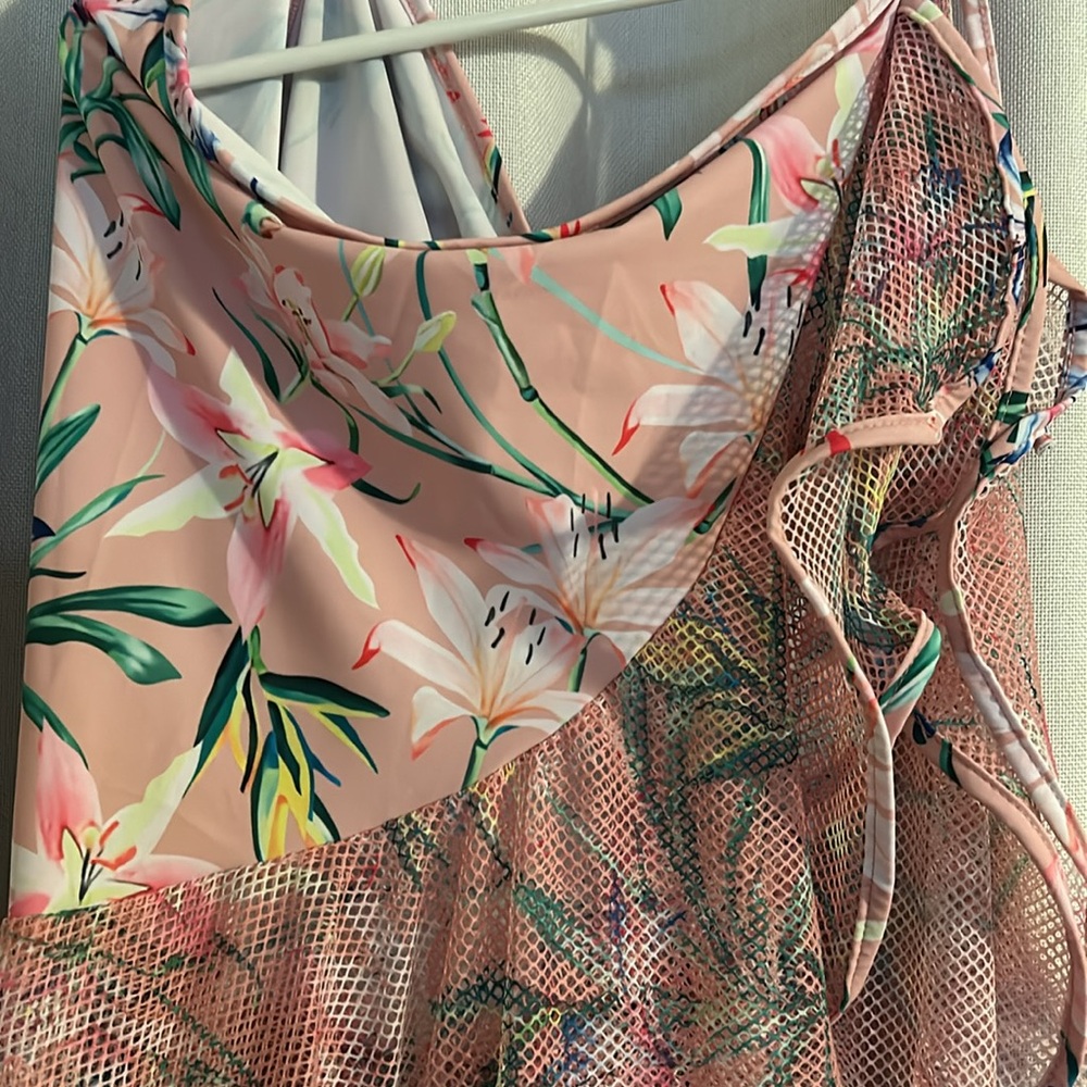 Bathing suit and matching cover up skirt. - Picture 8 of 12